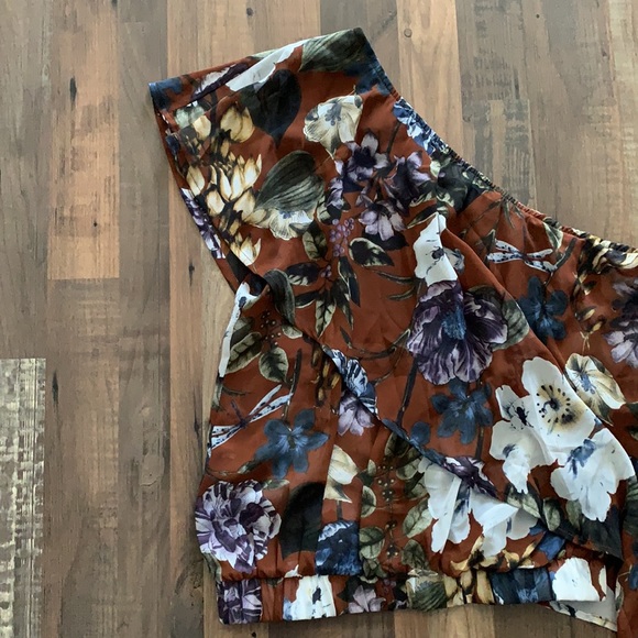 One shoulder Top - Picture 4 of 6